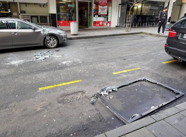 damaged car on Lorne St01