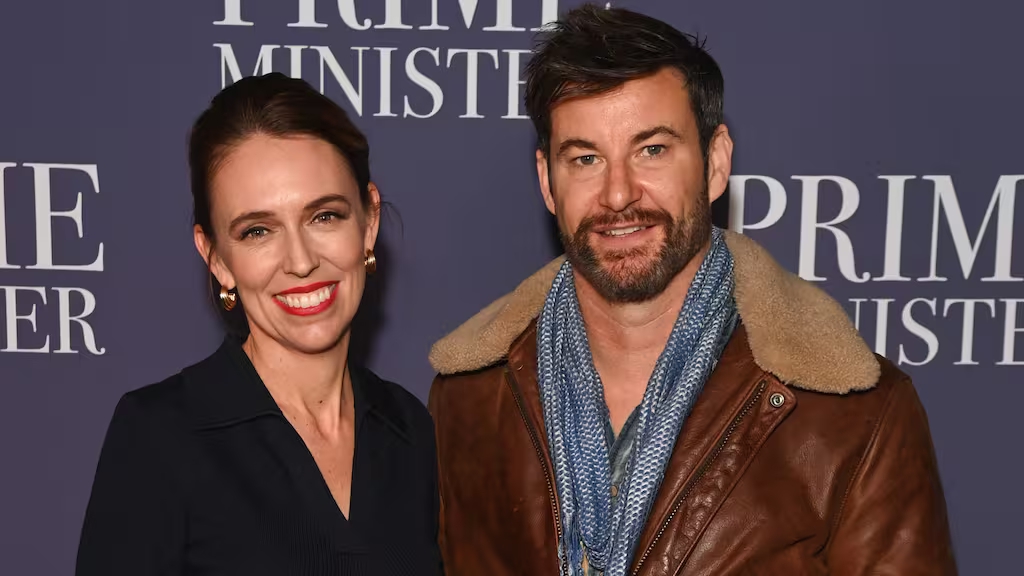 dame-jacinda-ardern-and-clarke-gayford-attend-a-special-scre-IIKXHYIGO5CAPGXGNF6LKJIFU4_副本 | 荣获牛津学位后,前总理Jacinda Ardern与丈夫买下悉尼$650万豪宅......