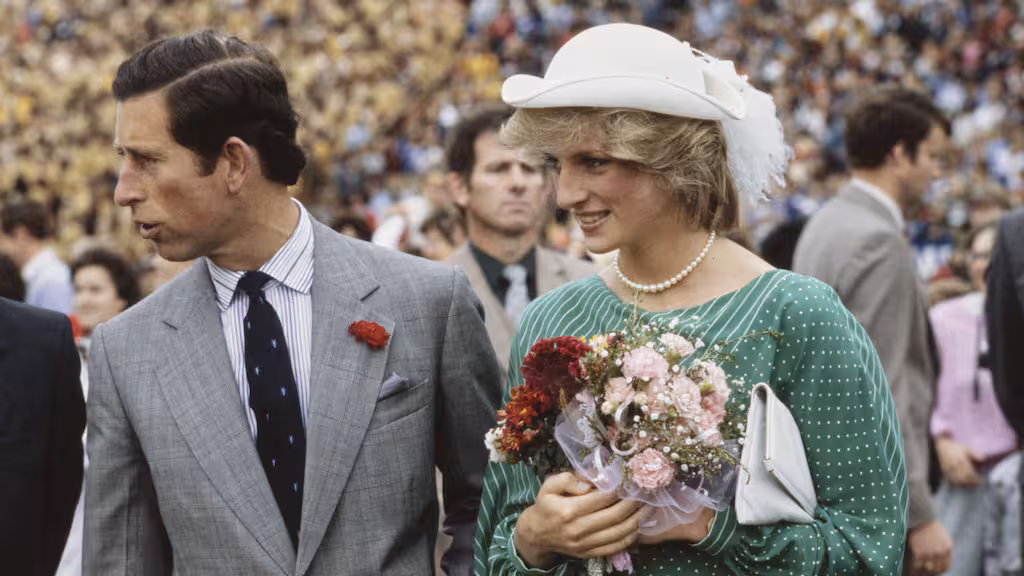 diana-princess-of-wales-and-prince-charles-attend-an-officia-QYQN5JD5PVDG5BF2S6NAHEHWIY.jpg | 王妃弟弟爆料：查尔斯与戴安娜婚姻亮红灯，新西兰竟成“背锅侠”？