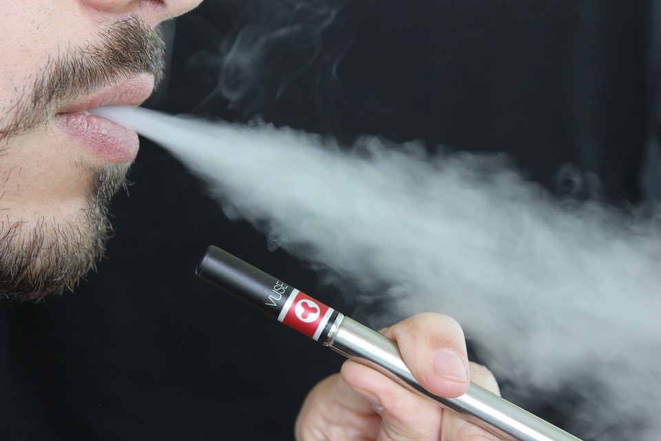 海归带回含大麻油电子烟 与朋友共吸食被“一锅端”