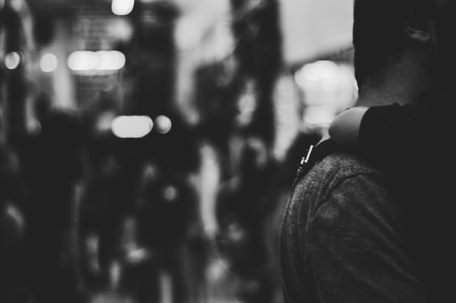 延期的签证未发放到位 移民心里苦：为老婆孩子着急啊