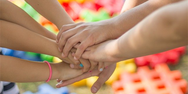 【张老师谈教育】培养“社交技能”，幼儿园阶段比大学教育更重要？