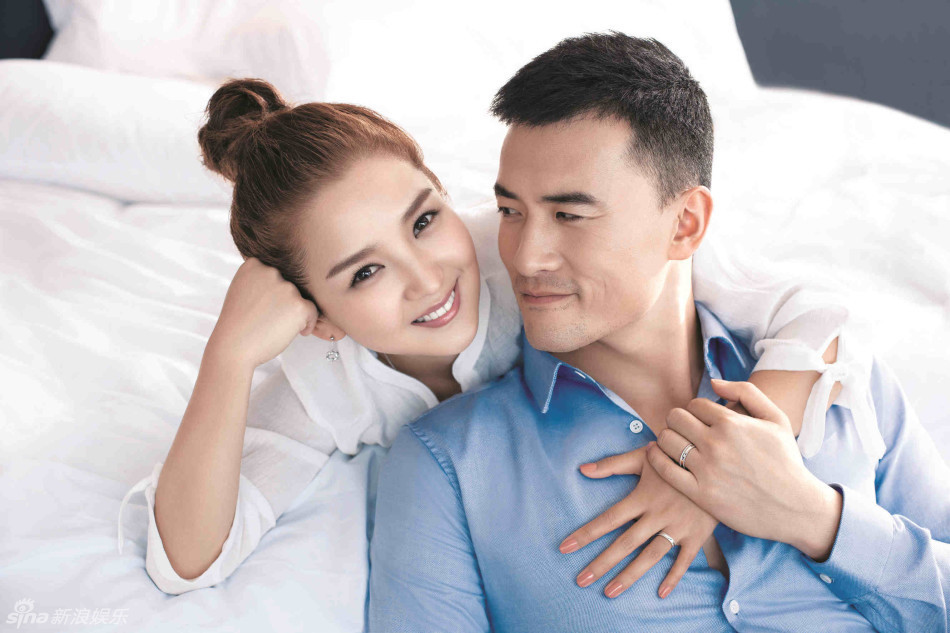 何洁曝离婚后首现身 沉默不回应媒体追问