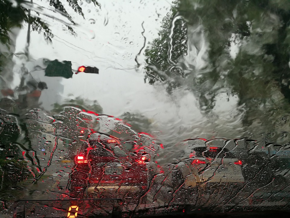 Are u ready? 大风！暴雨！降雪！新西兰恶劣天气“组团”来袭 | 又一波强降雨天气要来！在奥克兰的你明天不带伞要湿透！ | 听…海哭的声音…周末全国湿漉漉 奥克兰今晚或有暴雨 ！ | 强风暴即将来袭：奥克兰为高风险地区 你需要做好这些准备！ | 超强风暴抵达北岛！狂风暴雨正面来袭