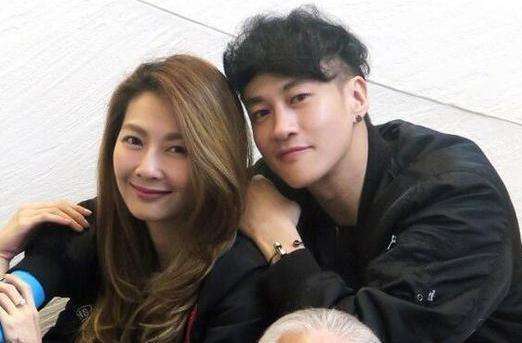 何润东：有星探想签下老婆 最后她被我签进卧室