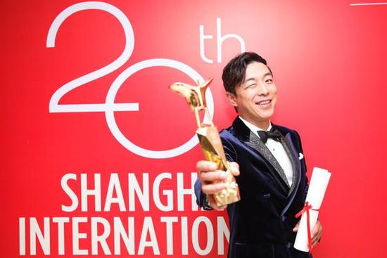 黄渤封影帝不改逗趣本色：帅起来控制不住寄几了