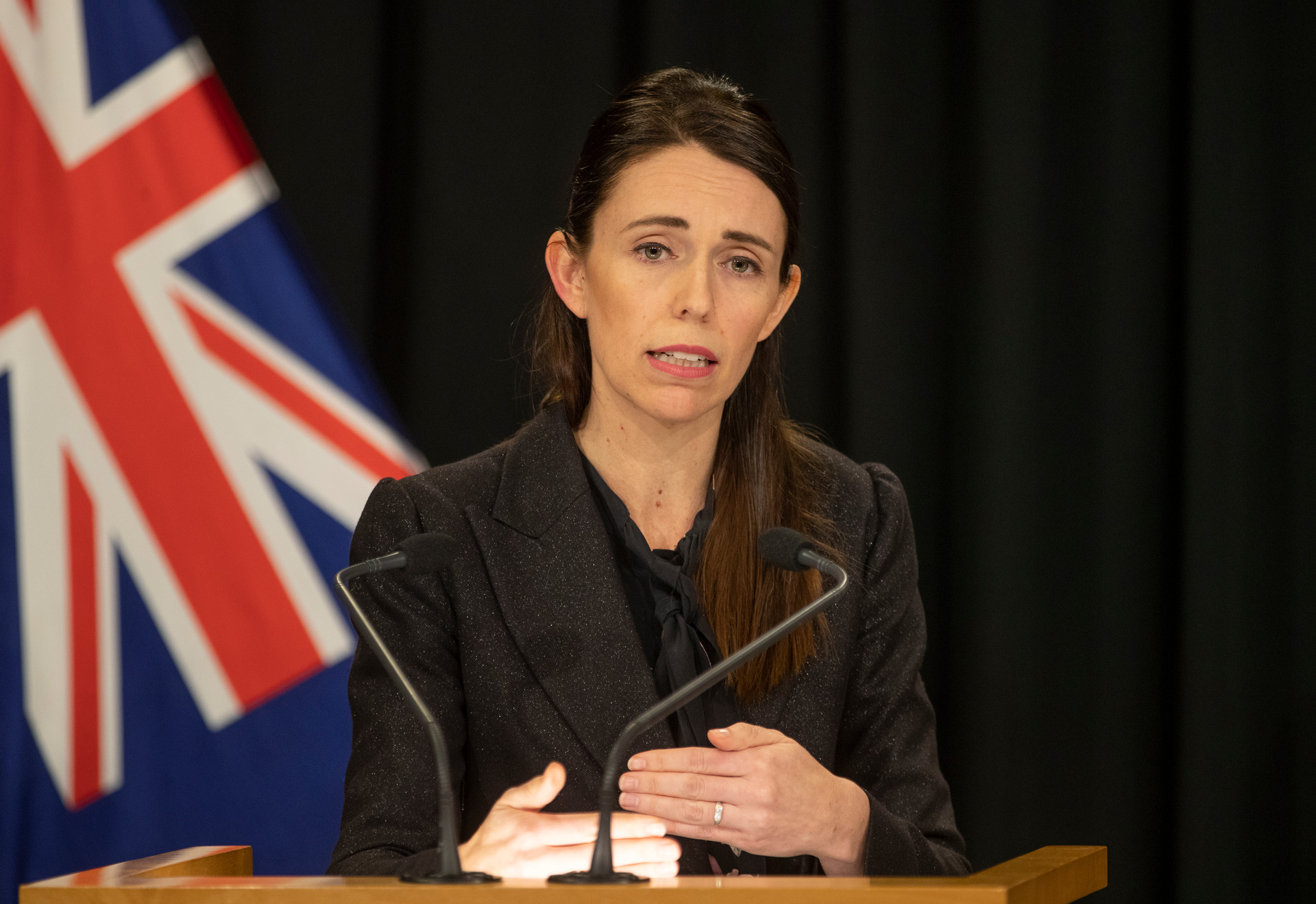 移民部长又给犯罪分子批永居？Jacinda Ardern再次出面维护