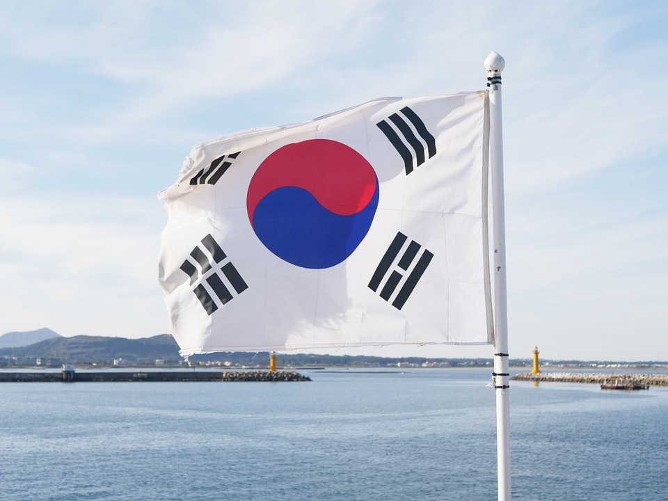 韩国附近海域疑似一中国渔船倾覆 发现3具遗体