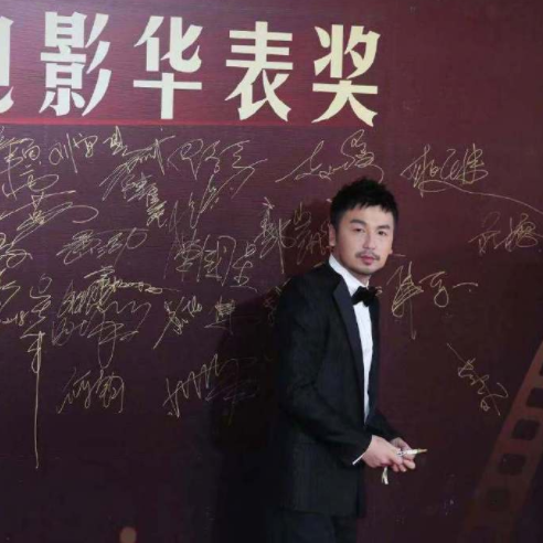 雷佳音"狗啃刘海"引热议 网友:替郭京飞不平