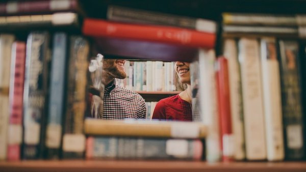 library 2616960 640