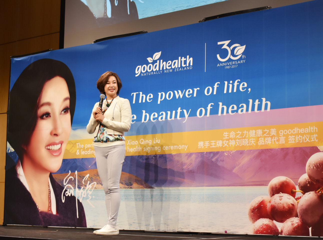 不老女神刘晓庆来奥克兰啦！现场美图曝光！