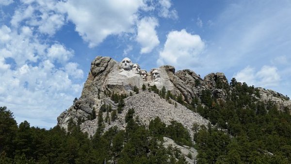 mount rushmore south 1631477 340