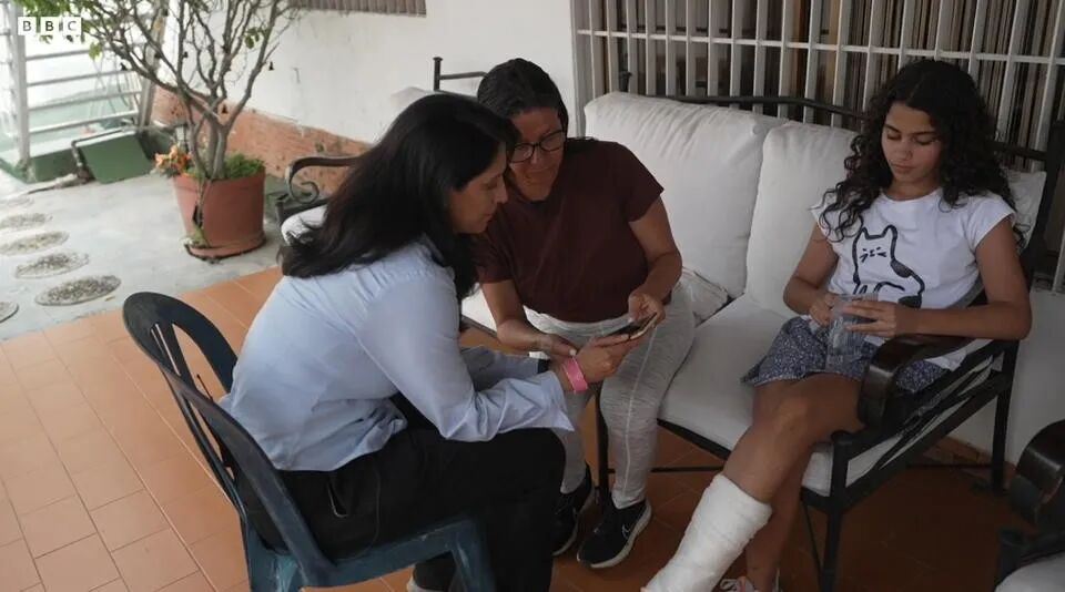 委内瑞拉大地震,12岁女孩被埋32小时!吃着番茄酱和奶酪碎,她得救了...