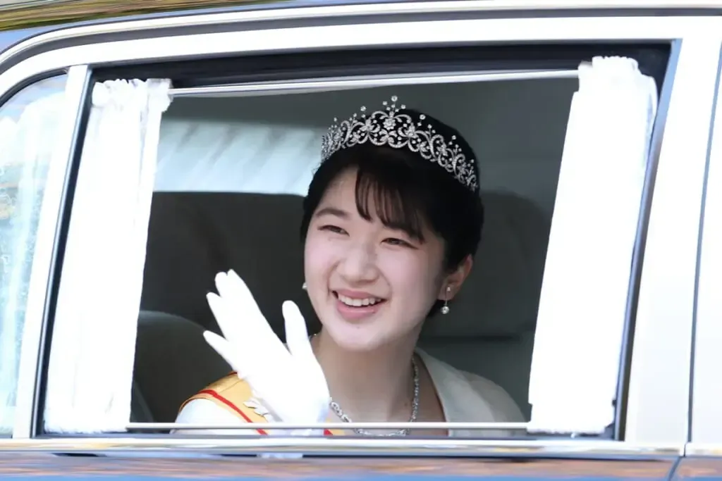 34岁日本公主逃离皇室,素颜逛街、放飞自我!却和“废柴老公”逆袭了