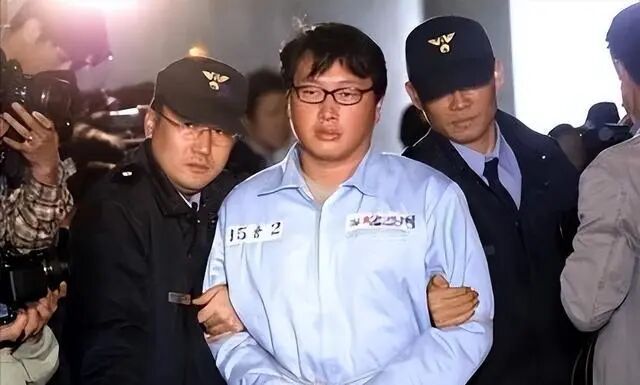 邓文迪追他同框,总统差点给他跪了!财阀大boss坐完牢上桌富豪圈顶流……
