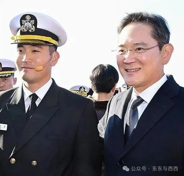 邓文迪追他同框,总统差点给他跪了!财阀大boss坐完牢上桌富豪圈顶流……
