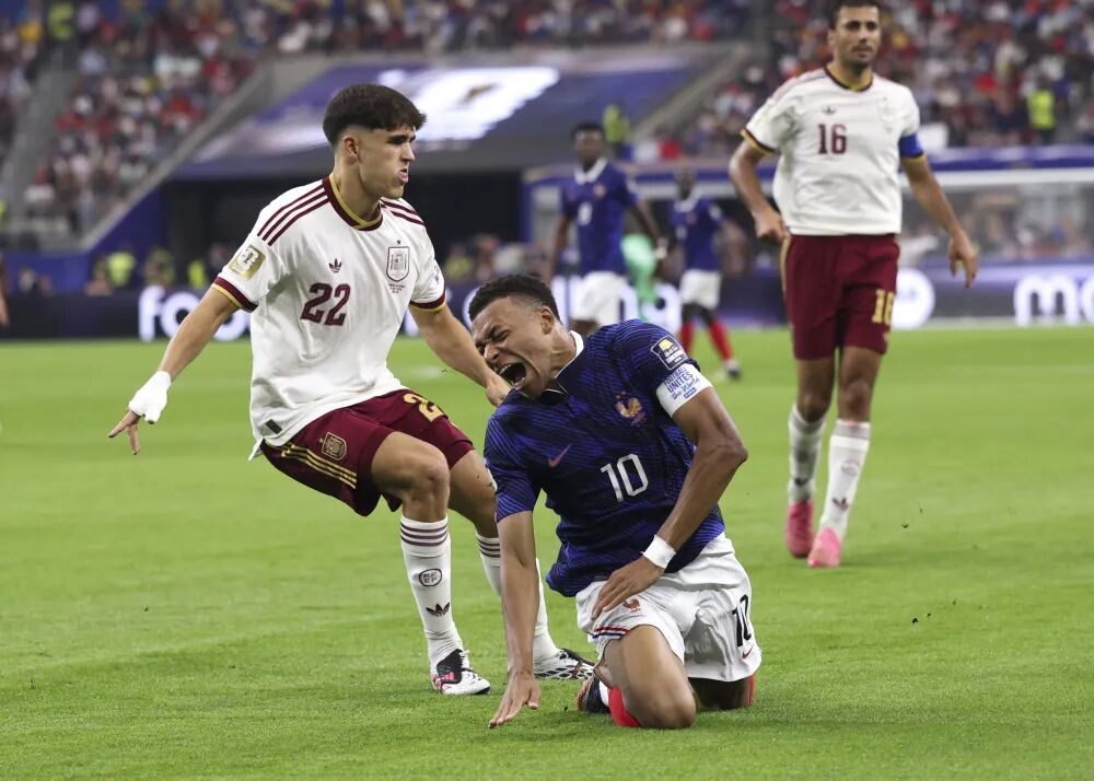 西班牙2:0完胜法国,昂首挺进决赛,亚马尔造点,姆巴佩全场迷失