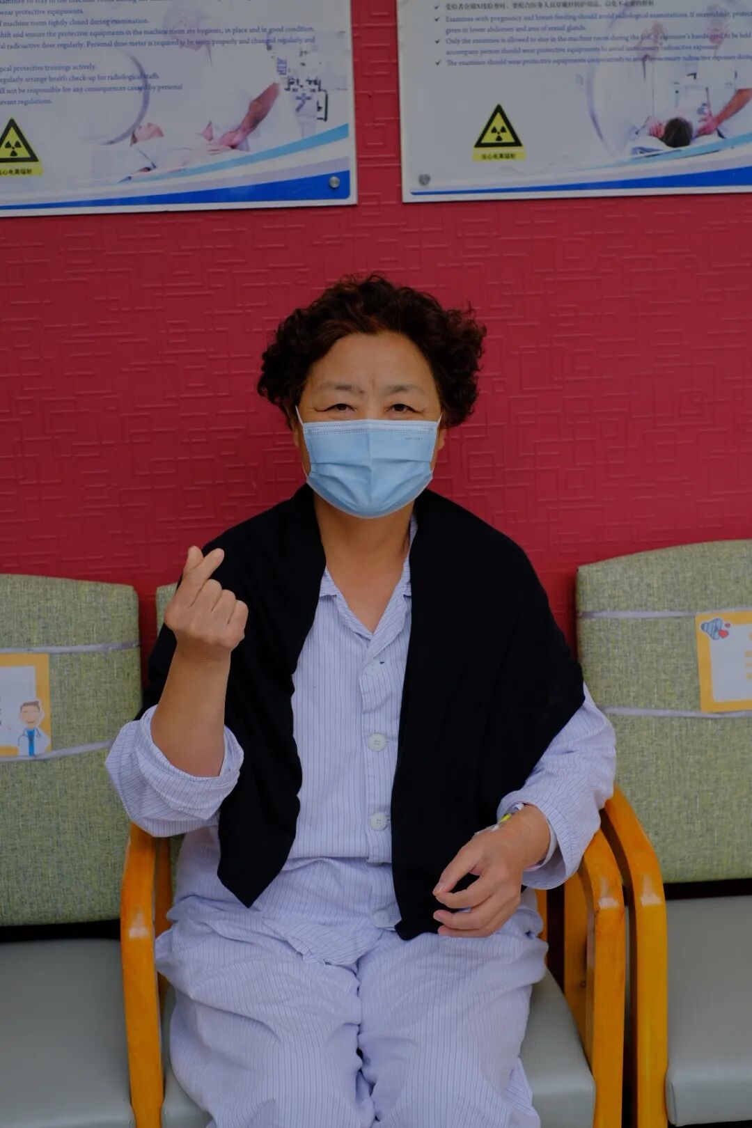 母亲晚期肺癌第九年,独生子女的终极命题:父母真的只剩你了