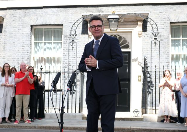 十年第七任首相!他入主唐宁街10号,放话要“重塑英国”