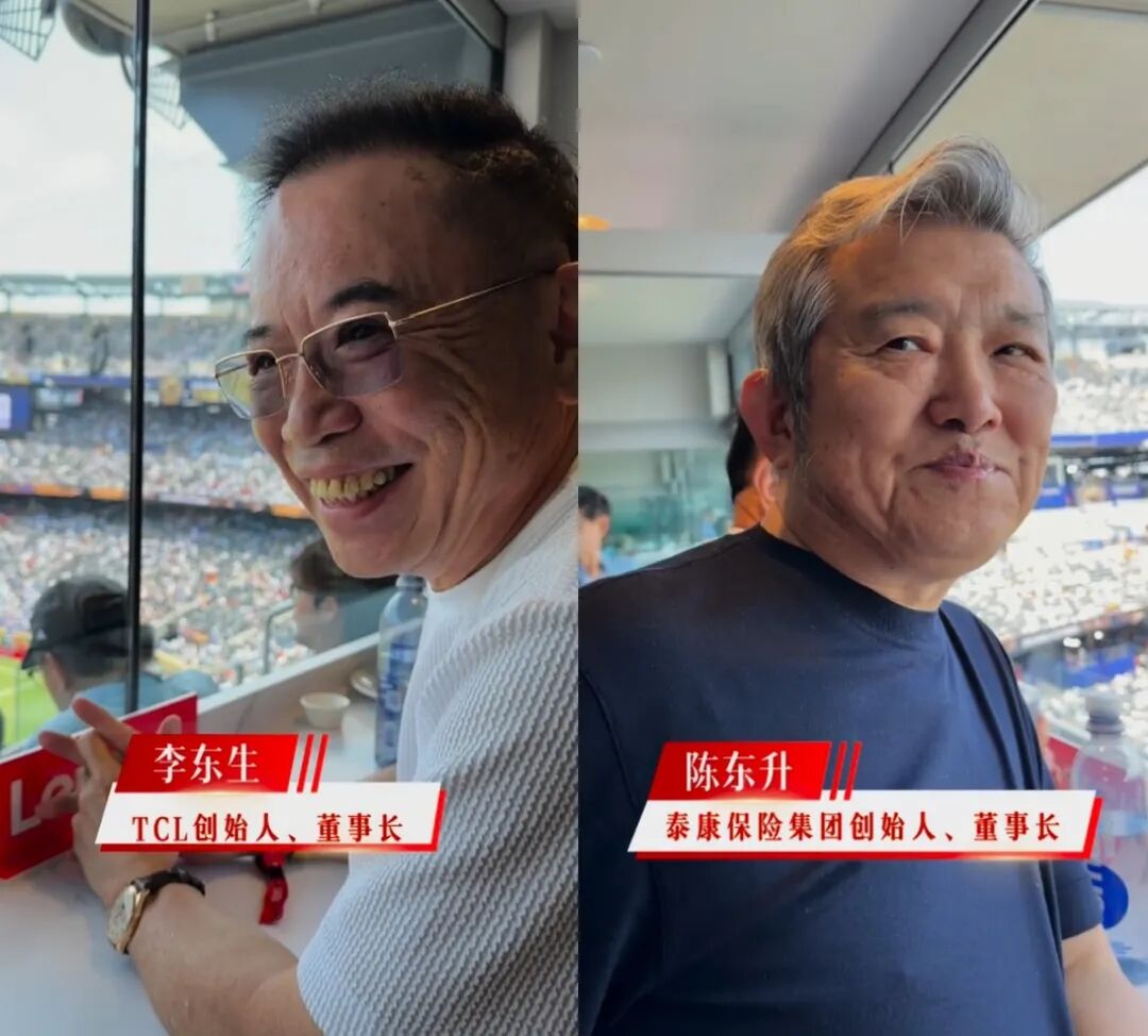 马云穿白T低调看球！李彦宏、丁磊靠边站，万亿大佬合照C位居然是他…