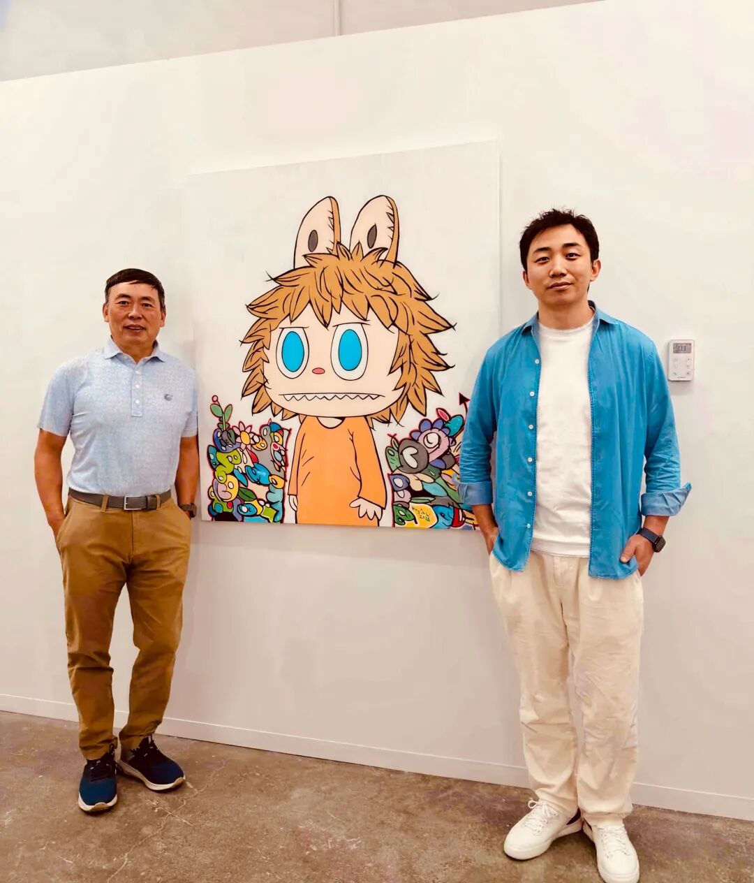 马云穿白T低调看球！李彦宏、丁磊靠边站，万亿大佬合照C位居然是他…
