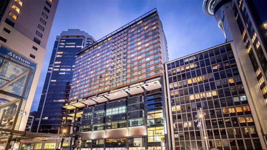 奥克兰SkyCity狂甩资产！卖总部大楼，抛售顶奢酒店，神秘海外买家拟接盘