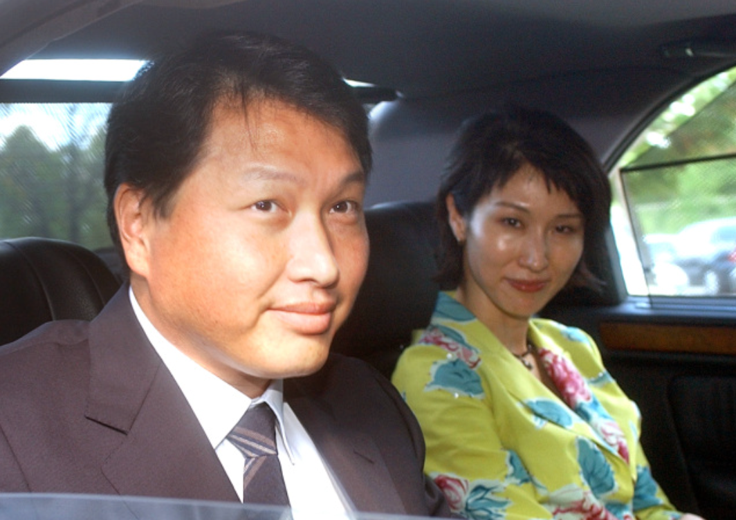 韩国史上最贵离婚！总统千金拿走出轨渣男9440亿。法官：结婚30年，打扫卫生又带娃