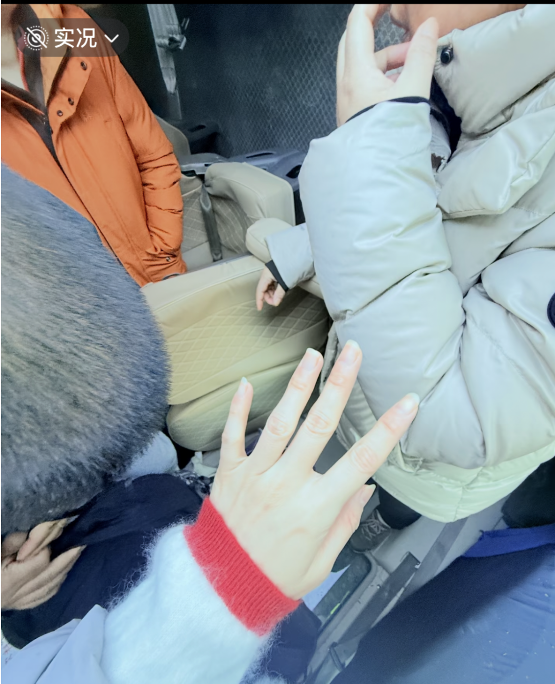 惊魂！皇后镇附近大巴侧翻！华人飞出车外！“来不及系安全带”