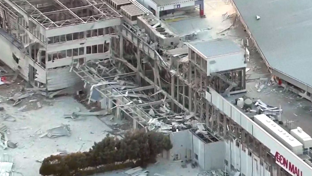 突发! 7.1级强震后商场大爆炸 多人死亡! 大面积坍塌 外墙震飞!
