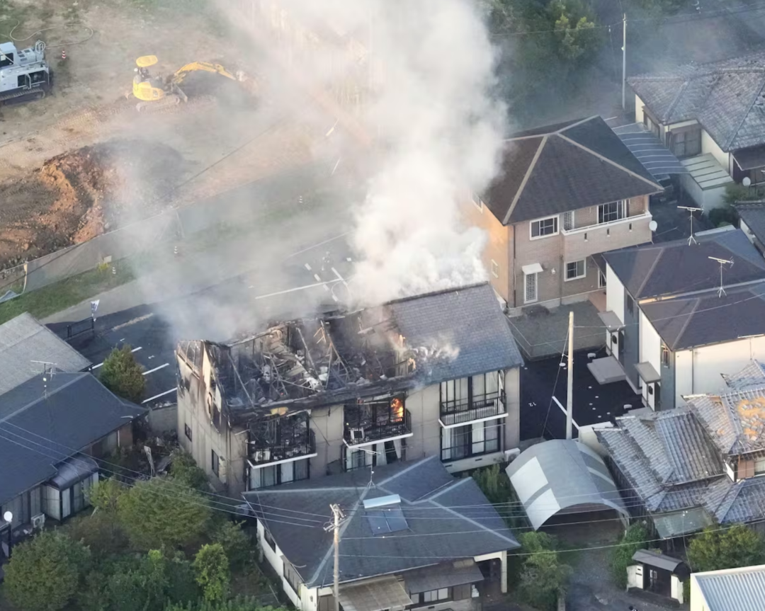 突发! 7.1级强震后商场大爆炸 多人死亡! 大面积坍塌 外墙震飞!