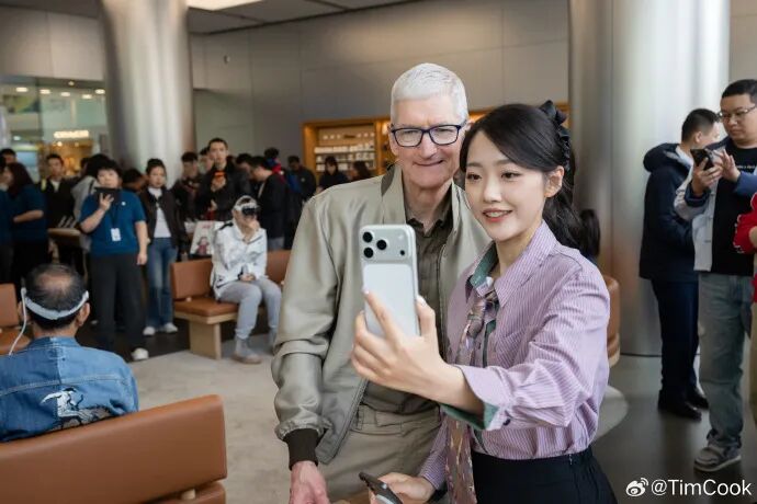 iPhone卖爆了,苹果大中华区收入却不及预期,股价大跳水,市值蒸发超3000亿美元!库克:正在为供应链苦苦挣扎