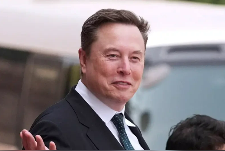 SpaceX股价腰斩拖累身家，马斯克一个多月蒸发逾6400亿美元