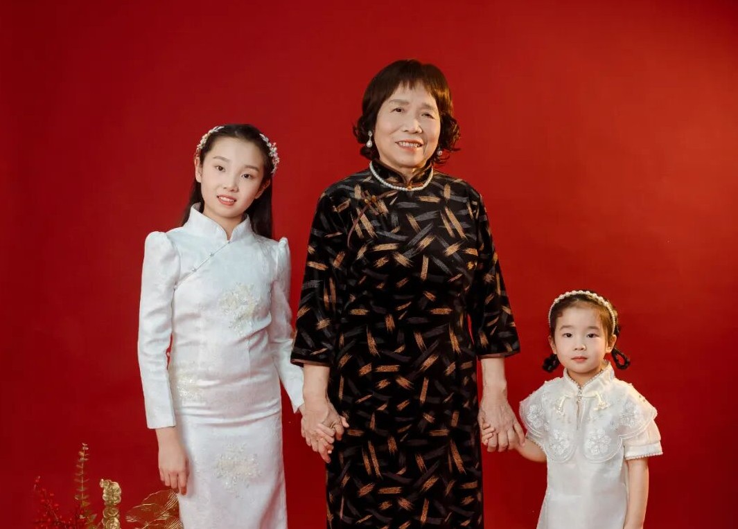 乳腺癌23年,两次复发,现在70多岁的她在帮女儿带娃!