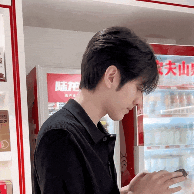 内娱第一个“穷出圈”的顶流,网友:没有黑料,全是笑料……