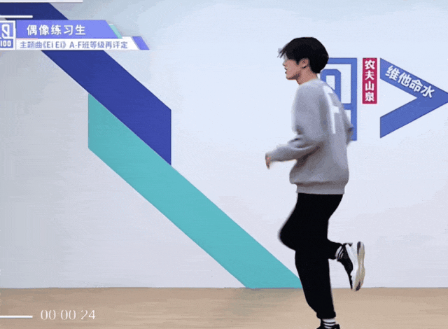 内娱第一个“穷出圈”的顶流,网友:没有黑料,全是笑料……