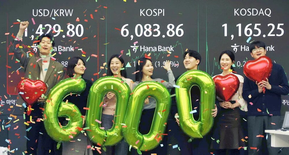 总统带头卖房炒股,all in收割全国韭菜?韩国“黄金时代”太魔幻了……