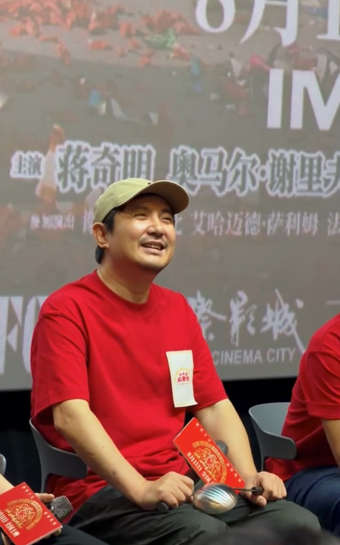 “沈腾影帝”冲上热搜,新片《欢迎来龙餐馆》预售票房破亿,出品方股价大涨;沈腾主演电影票房已破415亿元