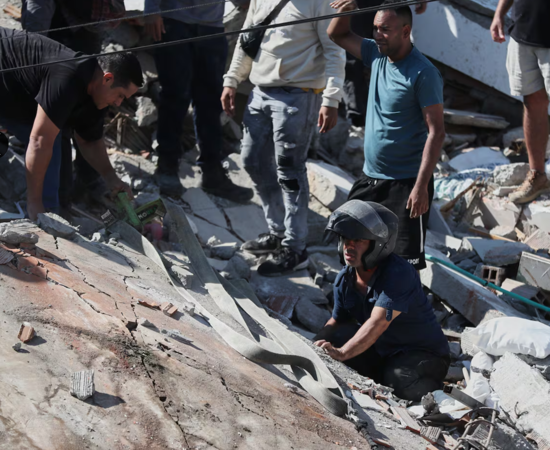 突发7.4级强震 111人死亡! 机场天花板砸落 旅客尖叫!
