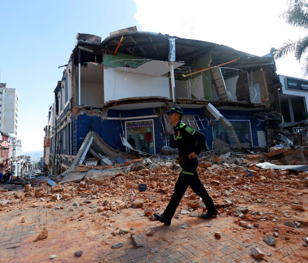 突发7.4级强震 111人死亡! 机场天花板砸落 旅客尖叫!