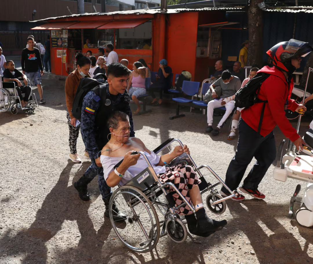 突发7.4级强震 111人死亡! 机场天花板砸落 旅客尖叫!