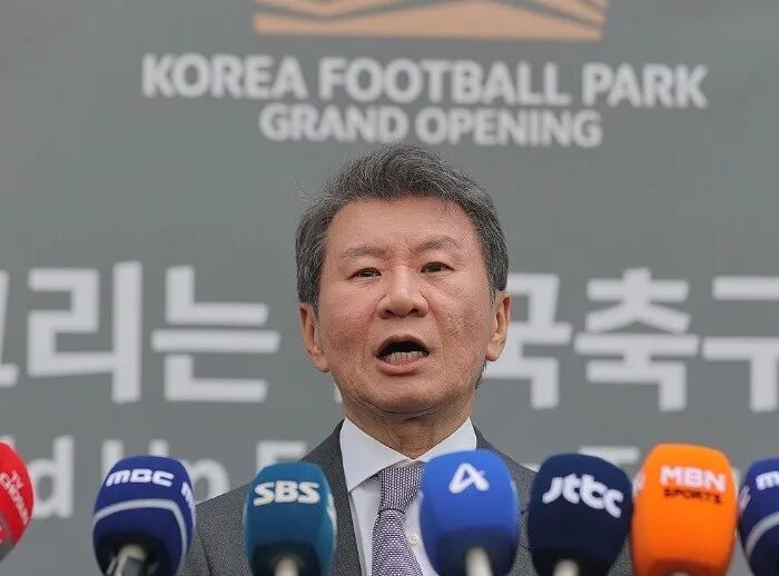 韩国足协惊天丑闻！刷公款请裁判“成人按摩”，果然没输过！现在终于瞒不住了...