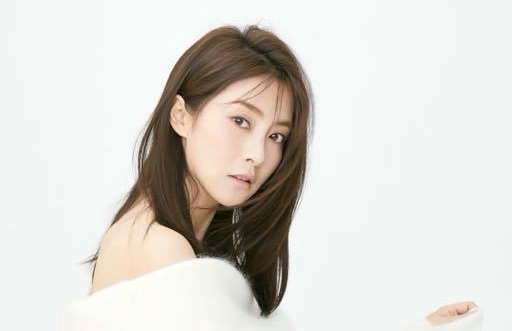 女演员自曝炒股亏70万，靠年迈母亲接济