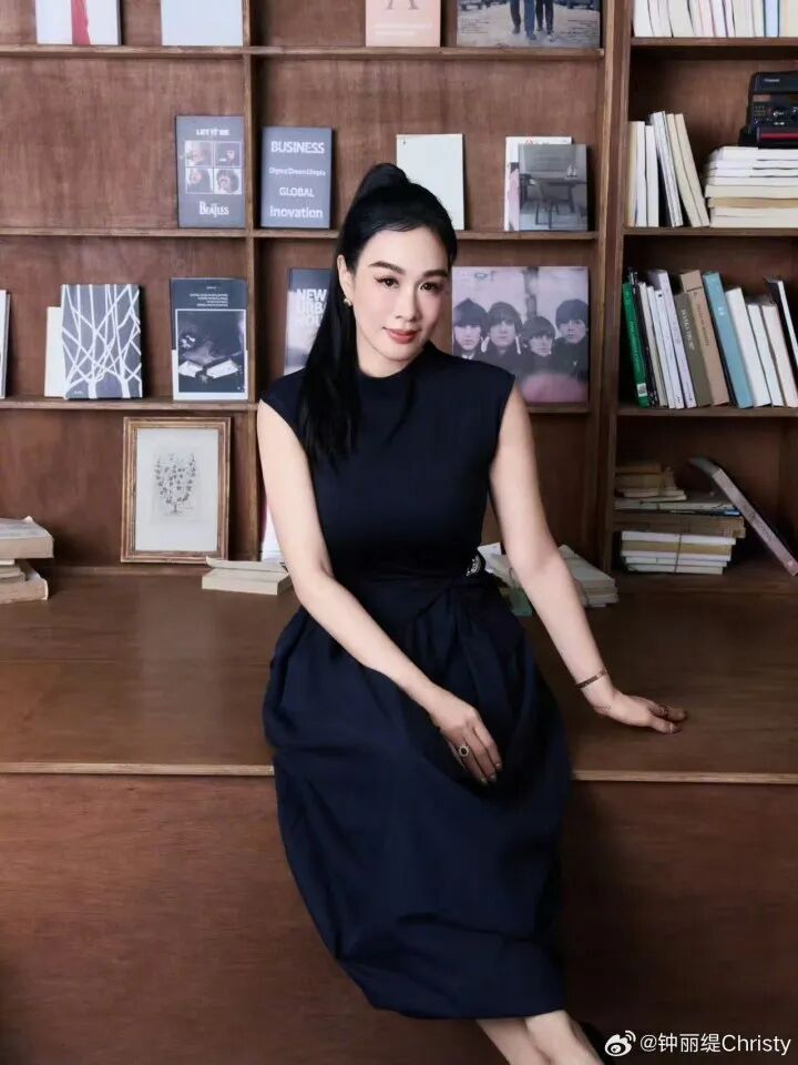 55岁昔日女神为遮白发7天染一次发根?医生:频繁染发不提倡,这4类癌症发病率会大幅提升