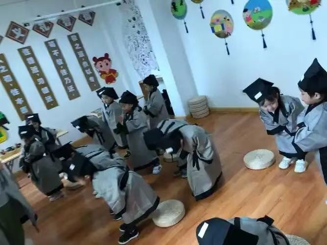 在传销大师的国学书院,被暴力改造的孩子