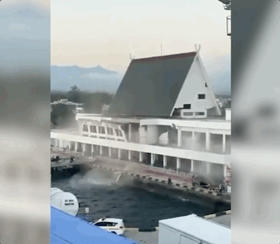 已20人死!印尼7.7级强震:海啸预警拉响,大楼倒塌、50万人剧烈摇晃……