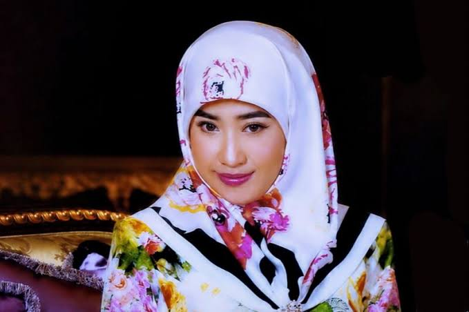 2千亿最壕王室下“废妃令”逐走王妃!入宫11年连生4女,却被批不敬公婆玷污王室声誉?