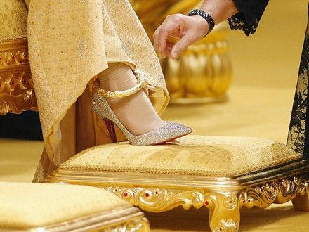 2千亿最壕王室下“废妃令”逐走王妃!入宫11年连生4女,却被批不敬公婆玷污王室声誉?