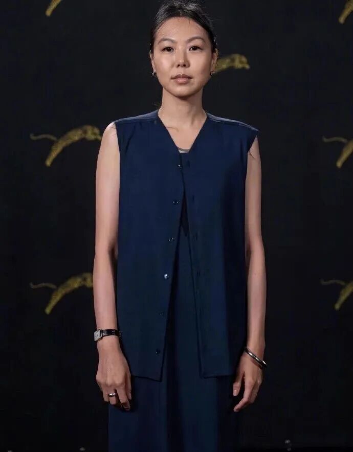 韩国不伦恋影后带1岁私生子领奖,疲惫沧桑称“内心苦闷”,万人迷心态变了?
