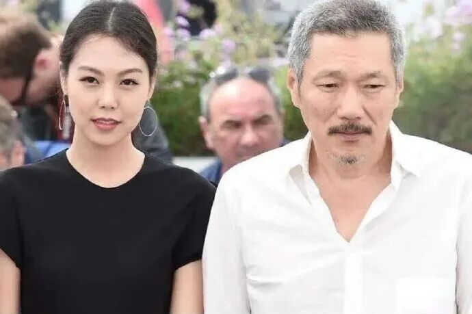 韩国不伦恋影后带1岁私生子领奖,疲惫沧桑称“内心苦闷”,万人迷心态变了?