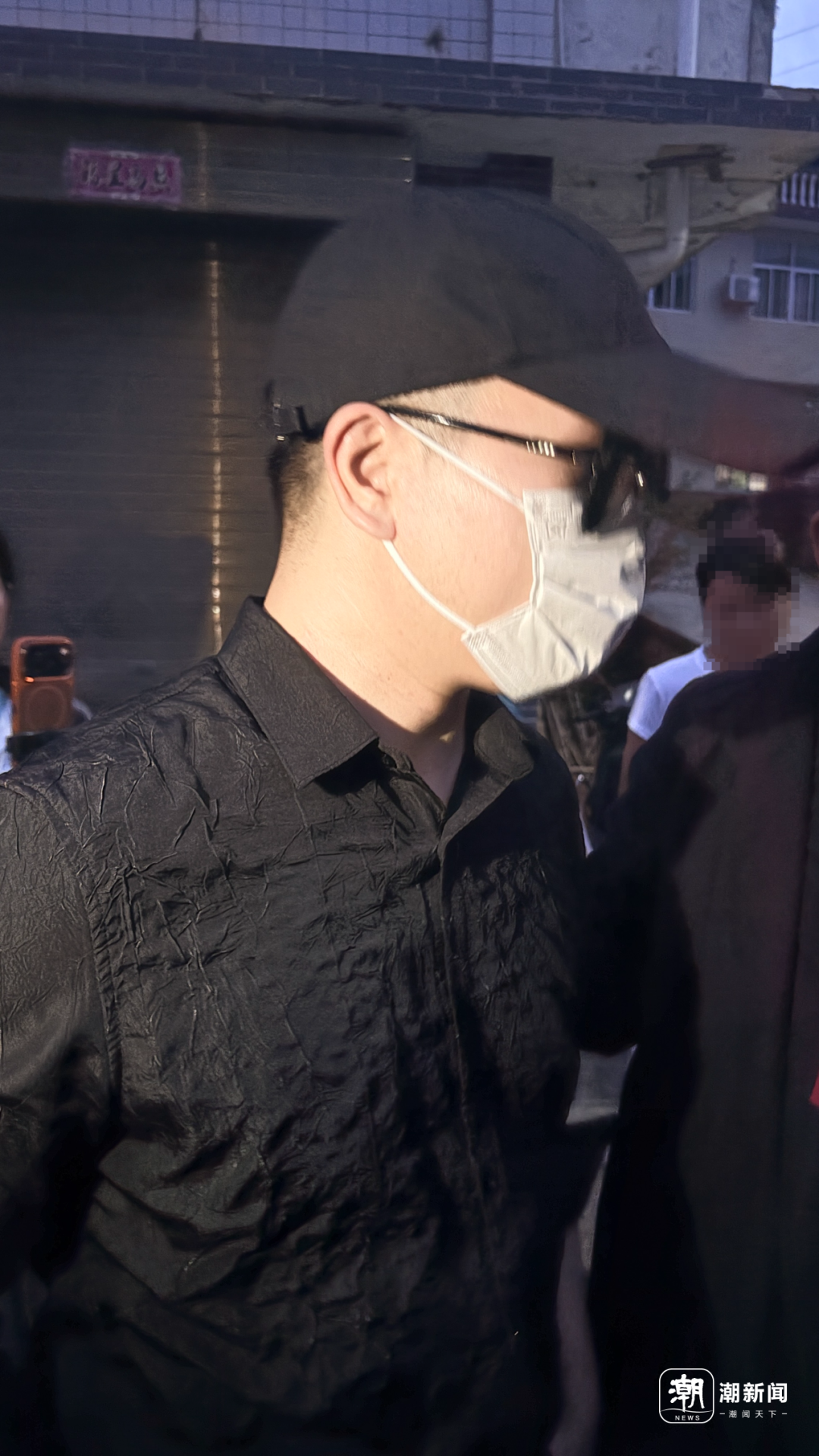 女方当庭承认出轨，称每个孩子补偿男方1万元，“结婚8年3孩非亲生”丈夫：很气愤，她还指责我未尽到抚养义务